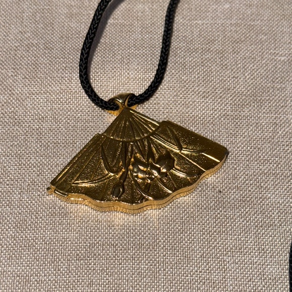 Vintage Celia Sebiri Gold Fan Locket Pendant Necklace on Cord - Picture 6 of 11
